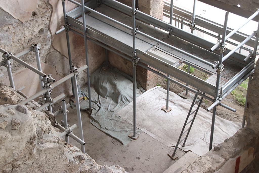 IX.12.7 Pompeii. October 2024. Looking south-east across shop-room 1, with entrance doorway. Photo courtesy of Klaus Heese.