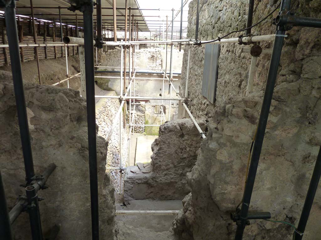 IX.13 Pompeii. May 2010. Excavation behind IX.13.1. Looking east from Vicolo di Giulio Polibio. 