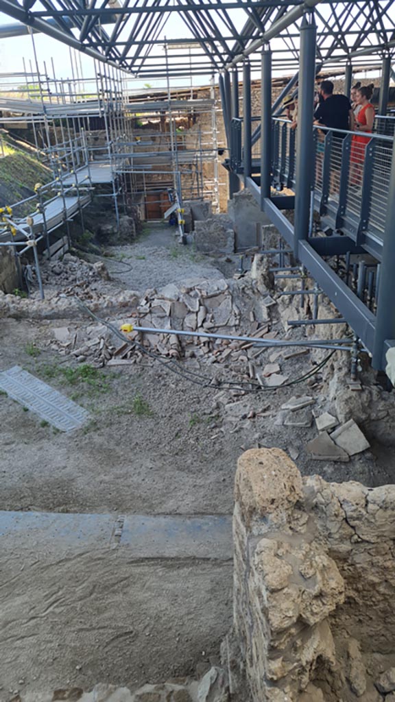 IX.12.B/IX.12.9 Pompeii. June 2024. 
Looking east along rear of insula from north-west corner. 
The collapsed roof is shown in the area of number 19/20 on the plan.
Photo courtesy of Giuseppe Ciaramella.


Photo courtesy of Giuseppe Ciaramella.

