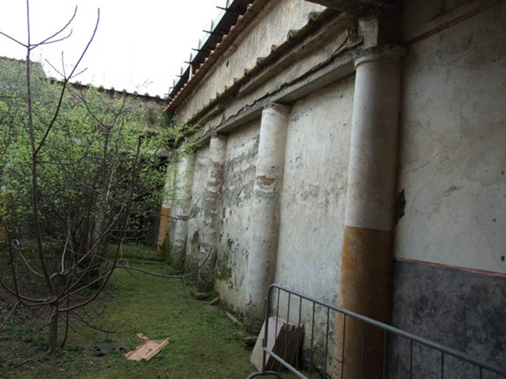 IX.13.1-3 Pompeii. March 2009. Room 9, west wall of peristyle. Looking south.