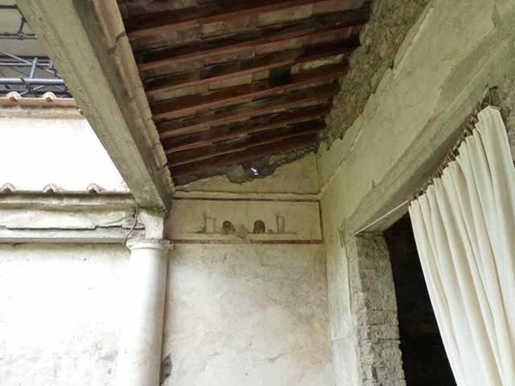 IX.13.1-3 Pompeii. May 2010.  Room 9, north-west corner of portico.