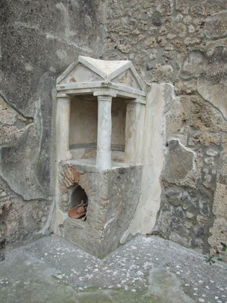 IX.14.4 Pompeii. December 2007. Household lararium shrine 32 in north-west corner of atrium. 