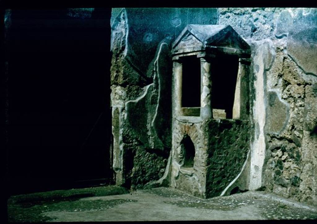 IX.14.4 Pompeii.   Household Lararium shrine 32 in atrium B.  Photographed 1970-79 by Günther Einhorn, picture courtesy of his son Ralf Einhorn.