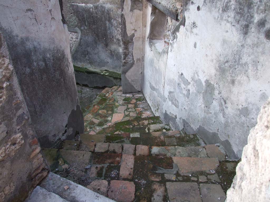 HGW24 Pompeii. December 2006. Steps to lower level.