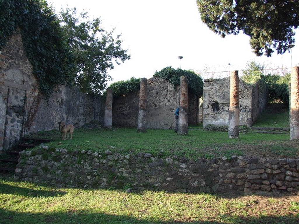 HGE12 Pompeii. December 2006. Looking north from near entrance HGE14.