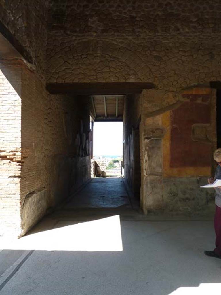 Villa San Marco, Stabiae, September 2015. Portico 5, with doorway to corridor 17.