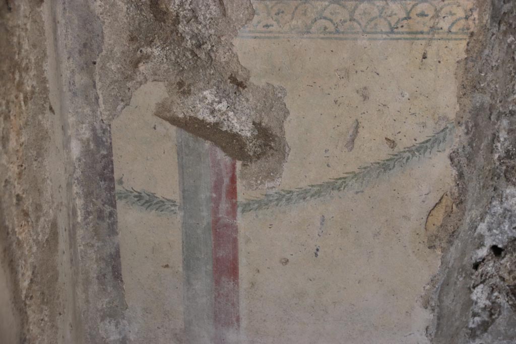 Villa San Marco, Stabiae, October 2022. Room 12, detail from between windows. Photo courtesy of Klaus Heese.