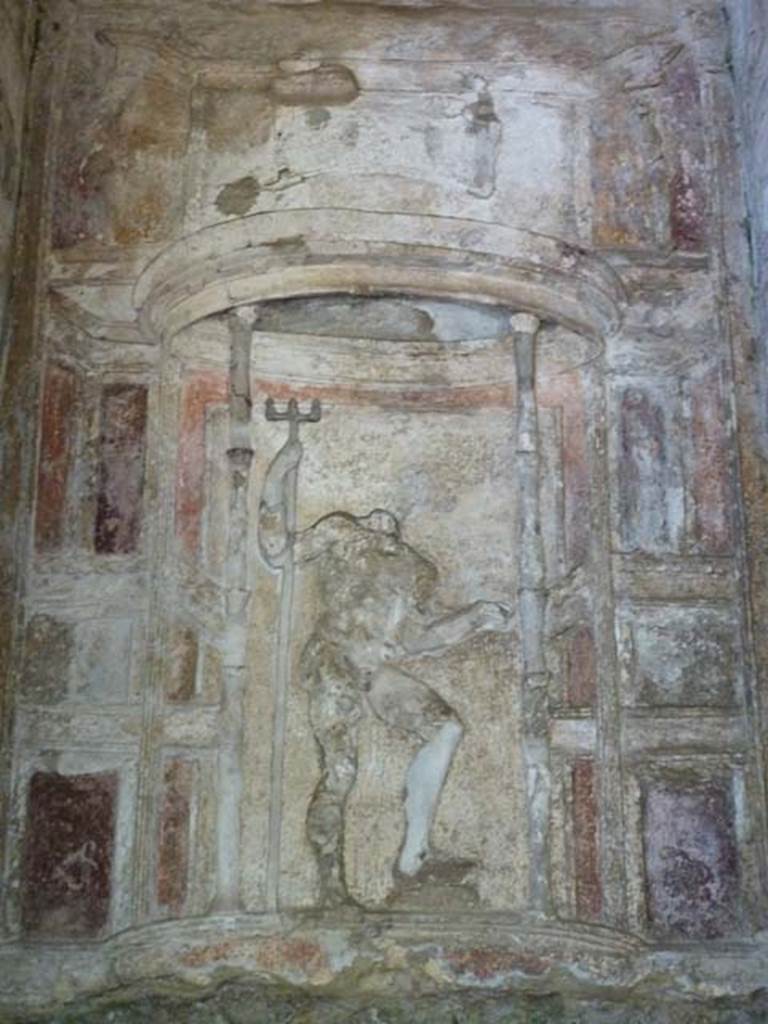 Villa San Marco, Stabiae, September 2015.  Area 65, niche 2, stucco of Neptune.