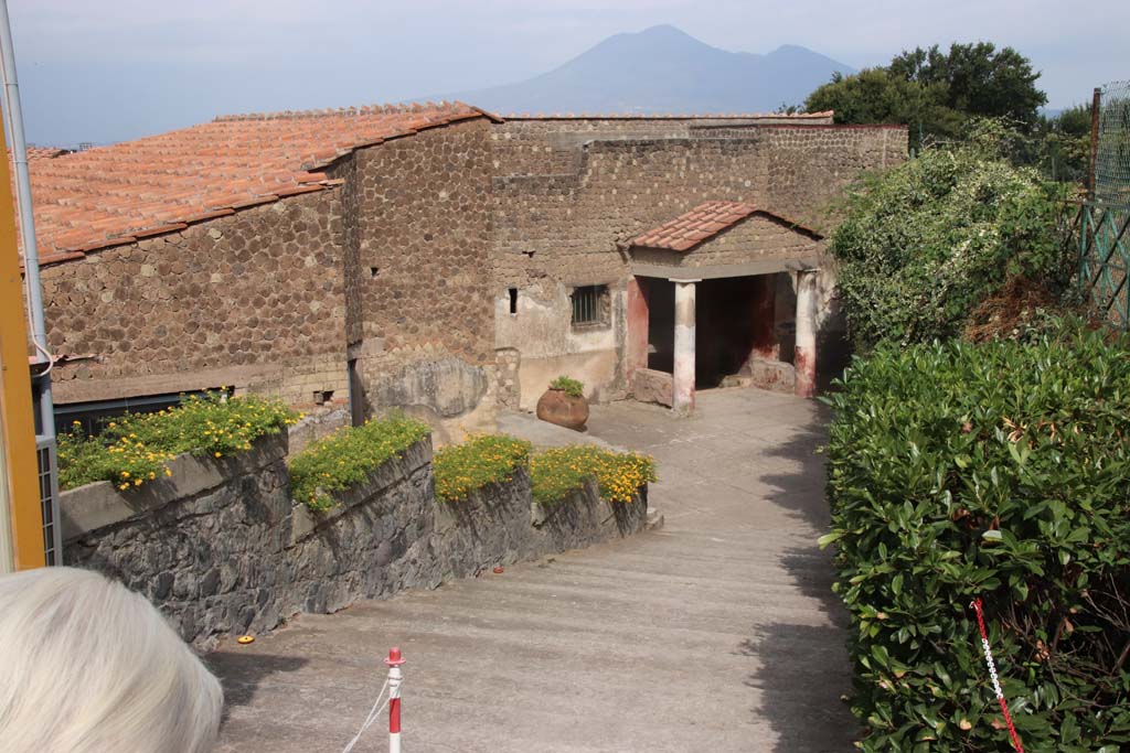 Villa San Marco, Stabiae, September 2019. Steps down to entrance with Vesuvius towering over roofline. Photo courtesy of Klaus Heese.