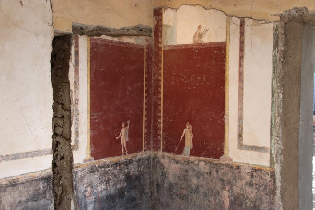 Villa San Marco, Stabiae, October 2022. Room 30, south-east corner with painted figures. Photo courtesy of Klaus Heese.