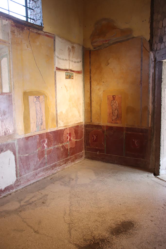 Villa San Marco, Stabiae. October 2022. 
Room 50, south-east corner. Photo courtesy of Klaus Heese.
