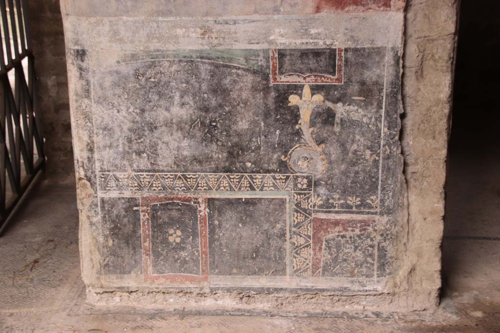 Villa San Marco, Stabiae, October 2020.  
Room 44, detail of painted decoration on south wall near doorway to room 57, on right. Photo courtesy of Klaus Heese.
