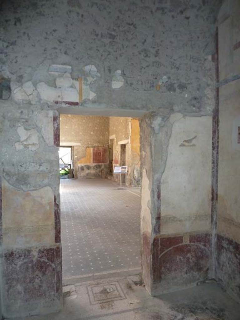 Villa San Marco, Stabiae, September 2015. Room 52, east wall with doorwayto the atrium.