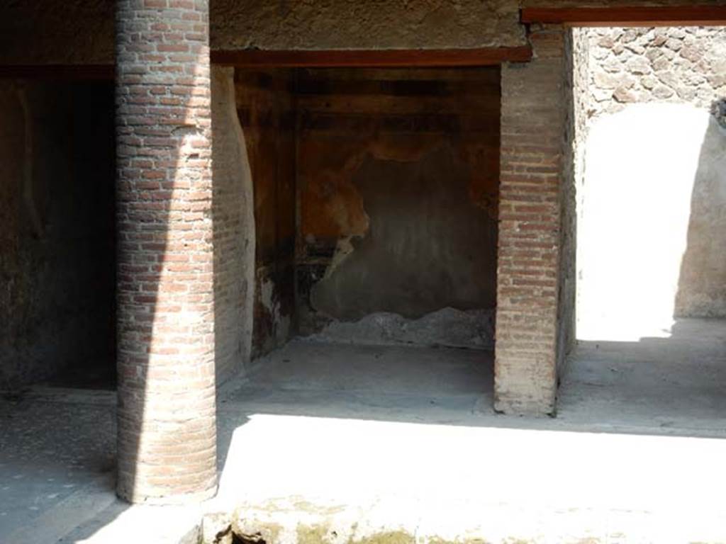 Villa of Mysteries, Pompeii. May 2015. Room 42, doorway to the apodyterium or changing room. Looking east. Photo courtesy of Buzz Ferebee.
