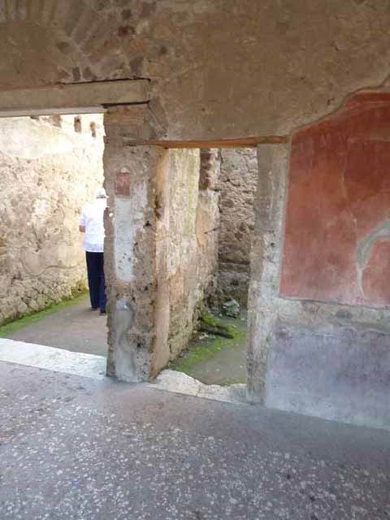 Villa of Mysteries, Pompeii. May 2010. Doorways to corridor 27, and room 28.