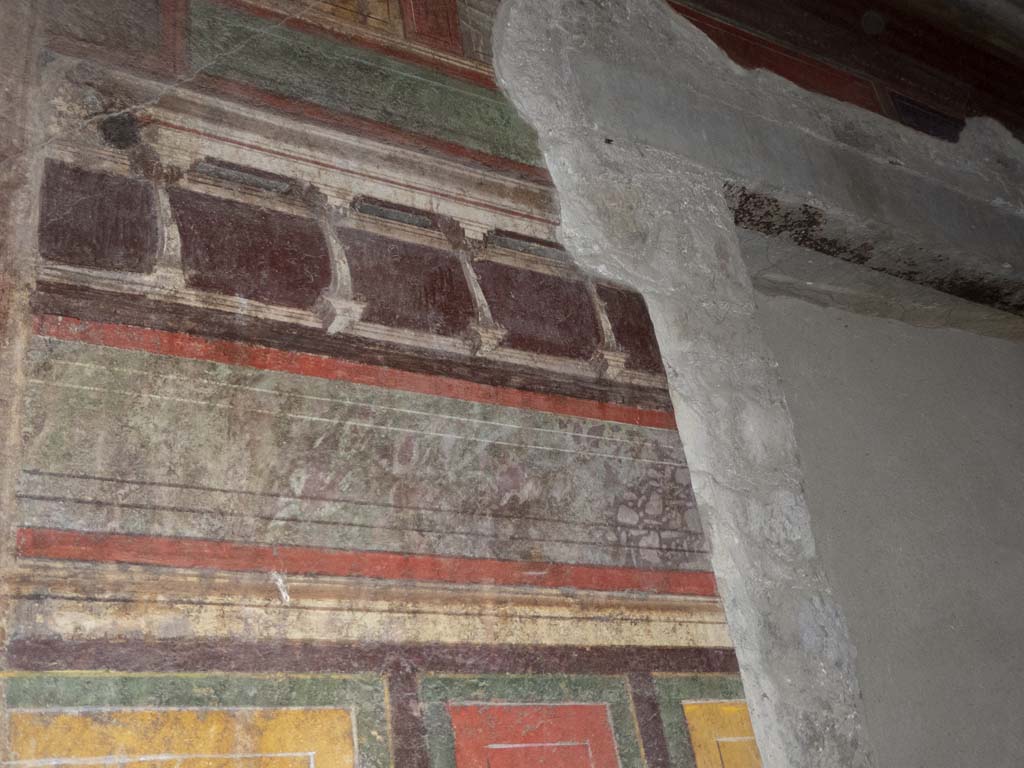 Villa of Mysteries, Pompeii. September 2017. 
Room 16, detail from upper north wall of cubiculum, with plaster-cast of shutters, on right.
Foto Annette Haug, ERC Grant 681269 DÉCOR.


