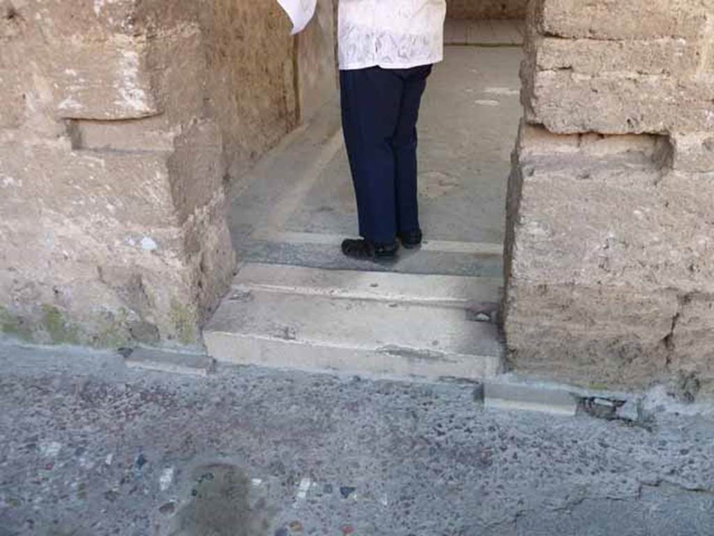 Villa of Mysteries, Pompeii. May 2010. Doorway and threshold to side entrance of room 64, from peristyle A.