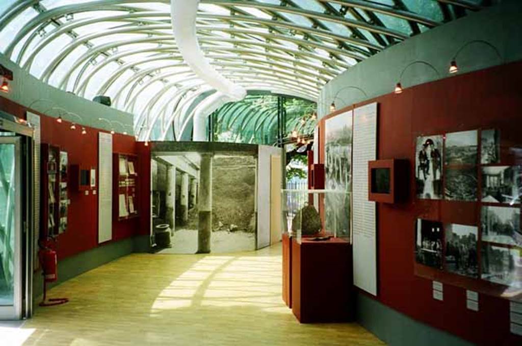 Piazza Anfiteatro. June 2010. Inside new exhibition building. Photo courtesy of Rick Bauer.