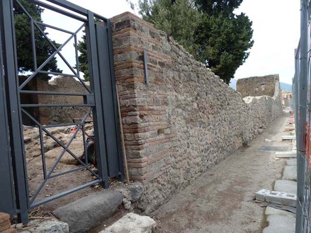 VIII.5.36, Pompeii. September 2015. Looking north along west side of Via dei Teatri. 



