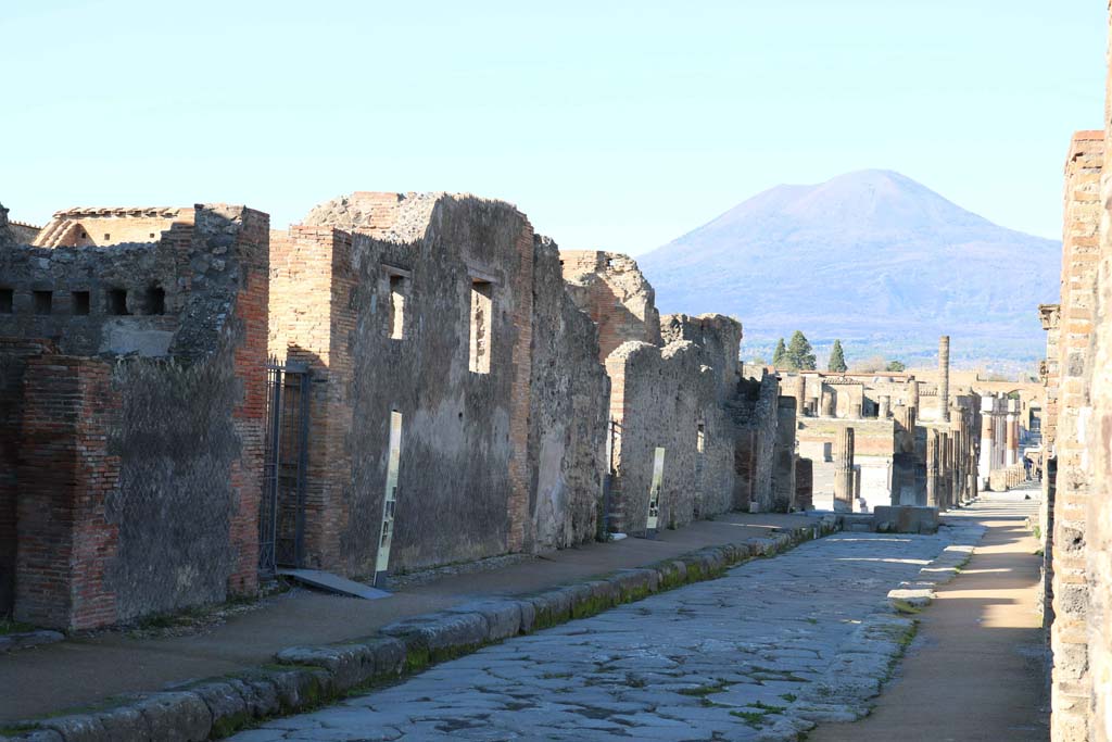Via delle Scuole, west side, Pompeii. December 2018. Looking north from VIII.2.14, on left. Photo courtesy of Aude Durand.