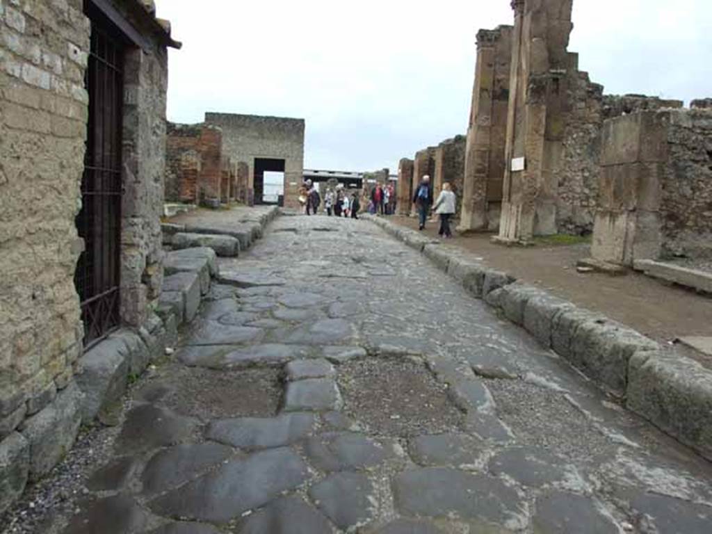 Via delle Terme. May 2010. Looking west between VII.5 and VI.6. 