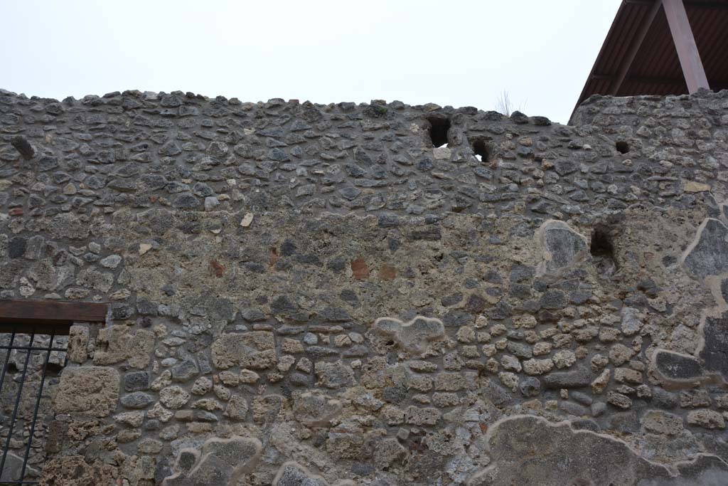 Vicolo del Centenario, west side, Pompeii. May 2017. Upper wall on north side of IX.5.13.
Foto Christian Beck, ERC Grant 681269 DÉCOR.

