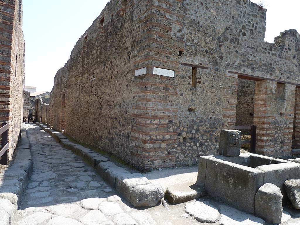 Vicolo della Maschera, east side, May 2010. Looking east along Vicolo del Balcone Pensile (on left)