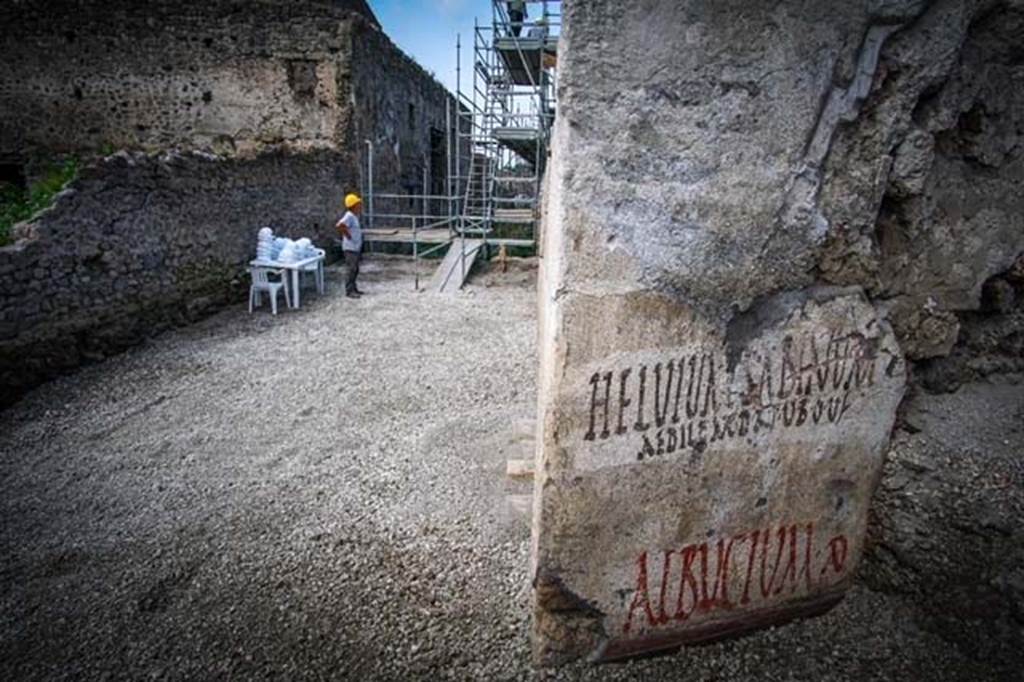 Vicolo delle Nozze d’Argento. June 2018. Electoral inscriptions at north-west corner of junction with Vicolo dei Balconi.
From the Vicolo dei Balconi it is now possible to look west along the newly excavated part of Vicolo delle Nozze d’Argento and past V.2.i on the left.  
On the north-west corner of junction of Vicolo delle Nozze d’Argento with Vicolo c.d. dei Balconi, in June 2018, three electoral inscriptions were found in a perfect state of preservation.
Photograph © Parco Archeologico di Pompei.
