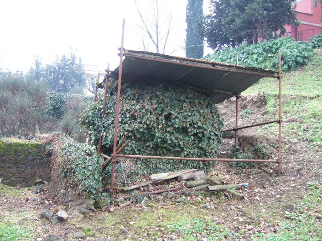 FPNA Pompeii. December 2005. North side of tomb, looking south-west.