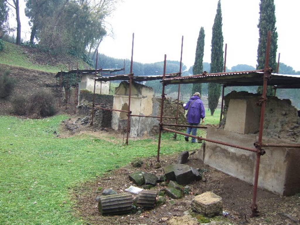 FPNC Pompeii. December 2005. Looking north-west along south side of tombs  to FPNA at the far end.