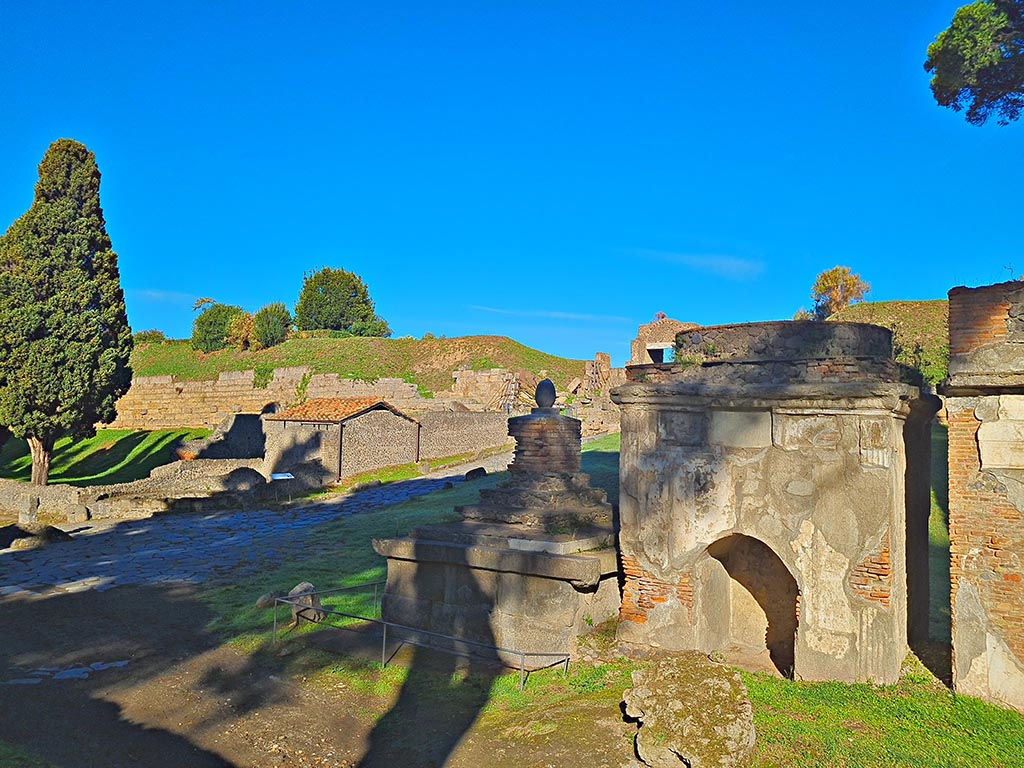 Pompeii Porta Nocera. October 2024. 
Looking north-west towards tombs 2EN and 4EN on north side of Via delle Tombe, on east side of Porta Nocera.
Photo courtesy of Giuseppe Ciaramella.
