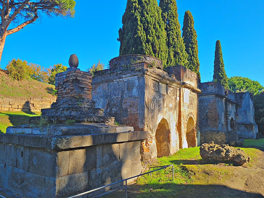 Pompeii Porta Nocera. October 2024. 
Tombs 2EN, 4EN, 6EN and 8EN, looking east on north side of Via delle Tombe. Photo courtesy of Giuseppe Ciaramella.
