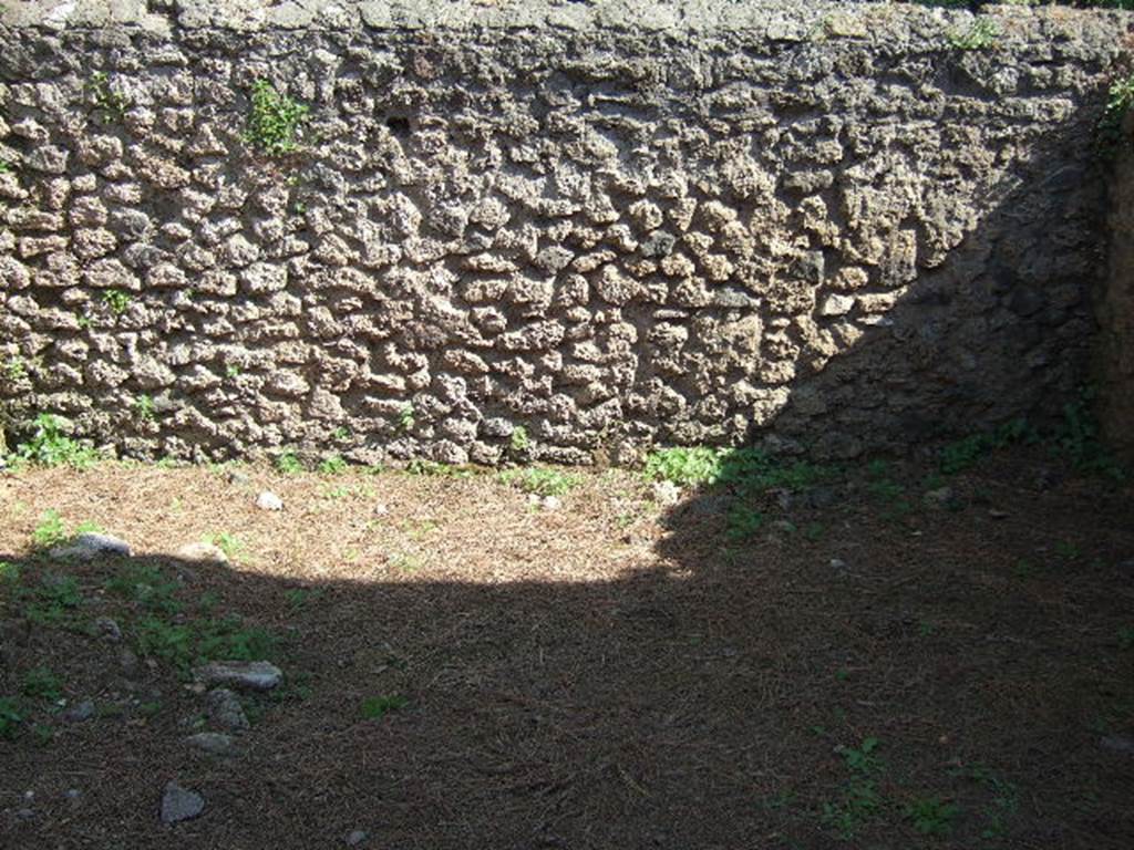 Pompeii Porta Nocera. May 2006. Tomb 15ES. Looking south, eleven columelle were found, nine with inscriptions.