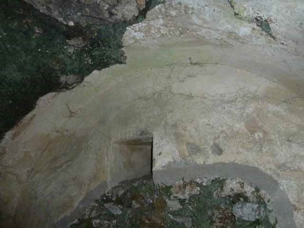 Pompeii Porta Nocera. Tomb 17ES. Small window in vaulted wall. May 2010.