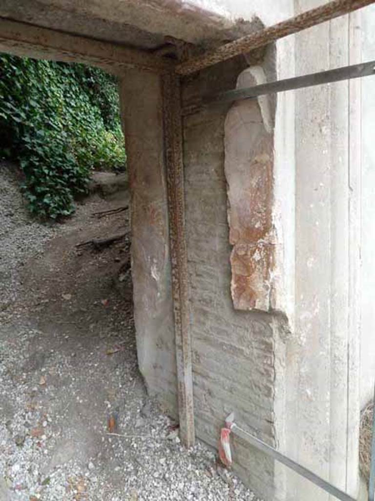 Pompeii Porta Nocera. May 2010. Tomb 19ES. West side of doorway, still full of lapilli. 
Behind on the west side are the only other remains, those of an enclosure wall.

