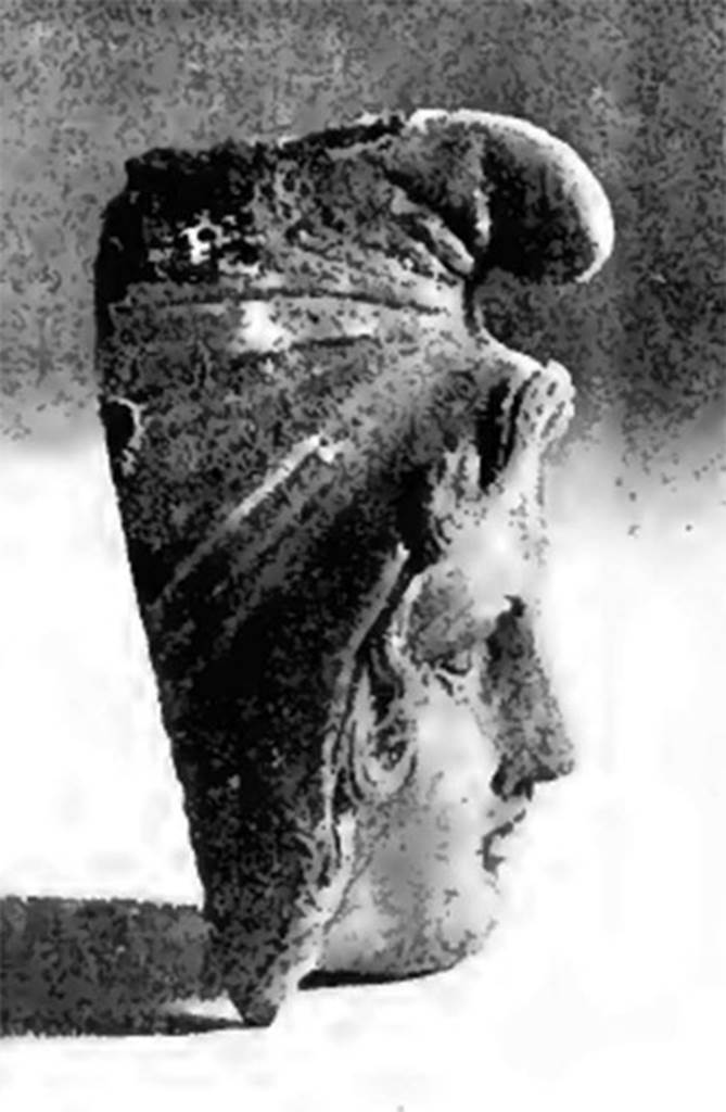 Villa of T. Siminius Stephanus, fondo Barbatelli. November 1899. Side view of the bronze bust of Paris wearing a Phrygian cap. See Notizie degli Scavi di Antichità, 1899, p439, fig 1a.