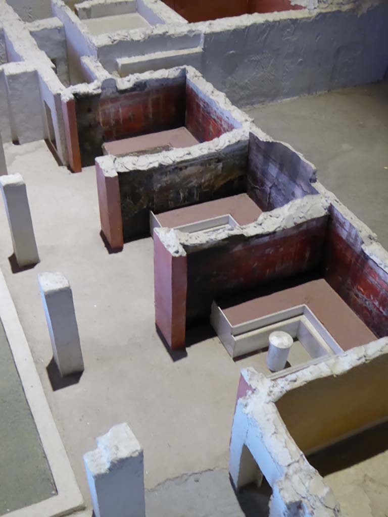 Complesso dei triclini in località Moregine a Pompei. September 2015. North side on December 2000 model. 
Triclinium A, B and C are on the north side of the pillared portico.
The doorway to the kitchen is in the north-east corner, bottom right in the photo.
Foto Annette Haug, ERC Grant 681269 DÉCOR.
