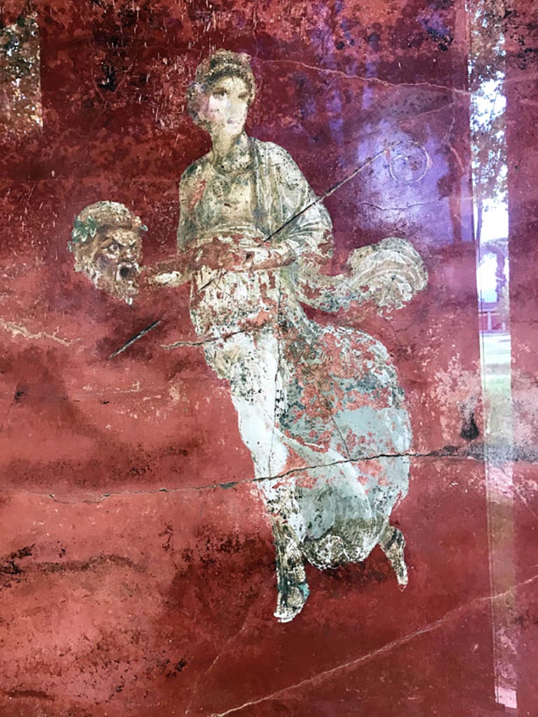 Complesso dei triclini in località Moregine a Pompei. December 2019. 
Triclinium A, east wall. Thalia the muse of comedy and pastoral poetry with comic mask and crook.
Photo courtesy of Giuseppe Ciaramella.
