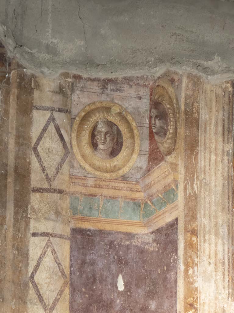 Oplontis Villa of Poppea, September 2017. Room 5, detail from centre of west wall.
Foto Annette Haug, ERC Grant 681269 DÉCOR.
