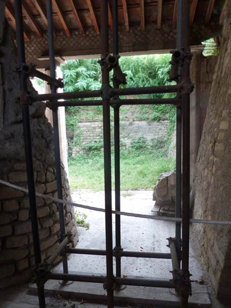 Oplontis, September 2015. Room 15, looking south towards portico 13, and peristyle19.