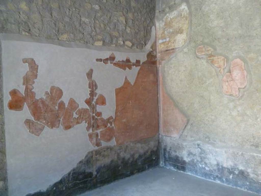 Oplontis, May 2011. Room 17, south-east corner. Photo courtesy of Michael Binns.