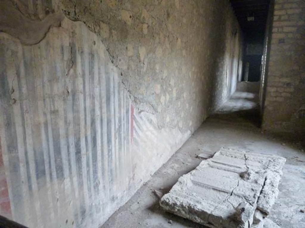 Oplontis, September 2015. Corridor 62, looking west along south wall.