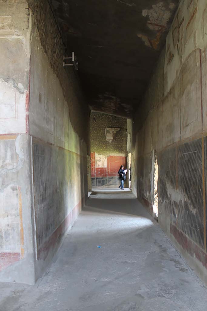 Oplontis Villa of Poppea, March 2014. Corridor 76, looking south from corridor 46.
Foto Annette Haug, ERC Grant 681269 DÉCOR.

