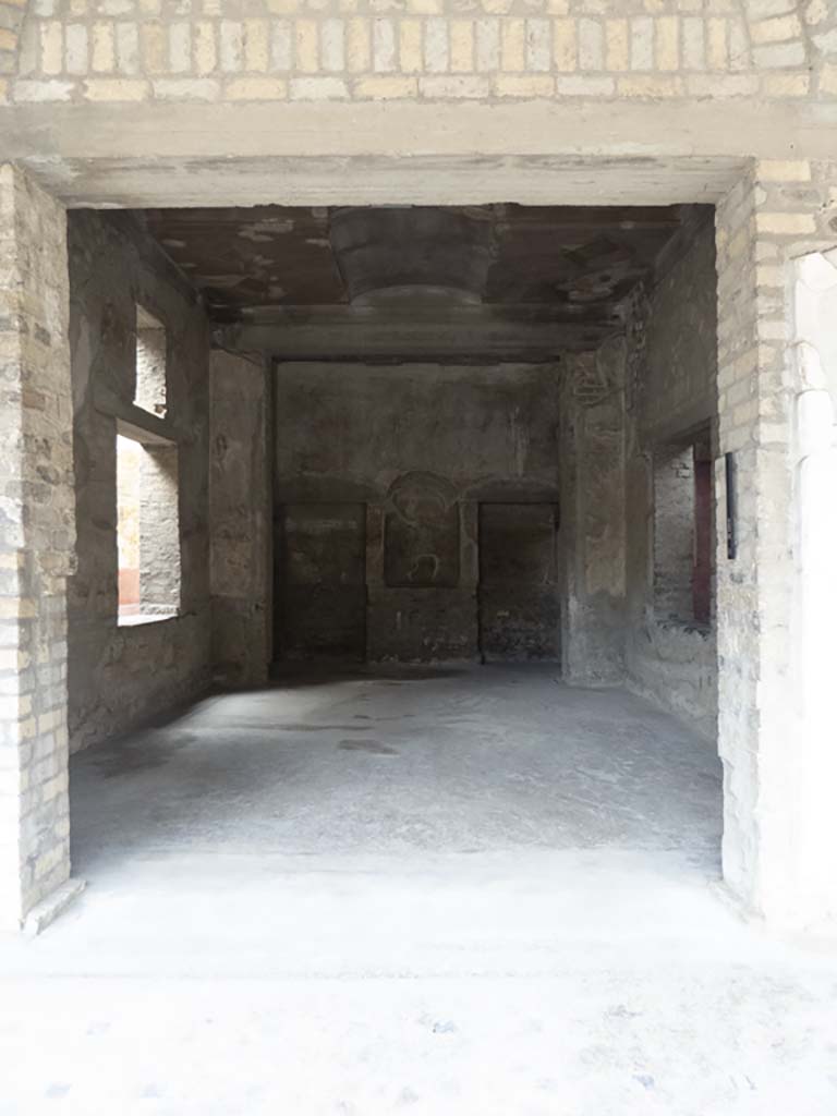 Oplontis Villa of Poppea, September 2017. Doorway to room 74, in the west portico wall of area 60. 
Looking west towards area at rear, room 73. 
On the south side, on left, is a window into room 70, and on the north side, on right, a window into room 87.
Foto Annette Haug, ERC Grant 681269 DÉCOR.

