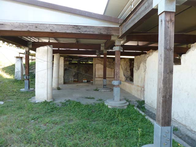 Stabiae, Villa Arianna, September 2015. Arched doorway to entrance hallway L into Villa.