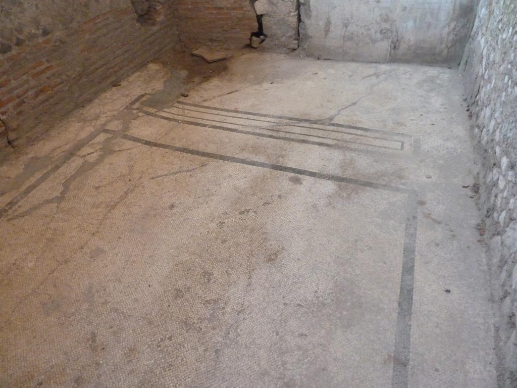 Stabiae, Villa Arianna, September 2015. Room 23, looking east across mosaic floor in cubiculum.