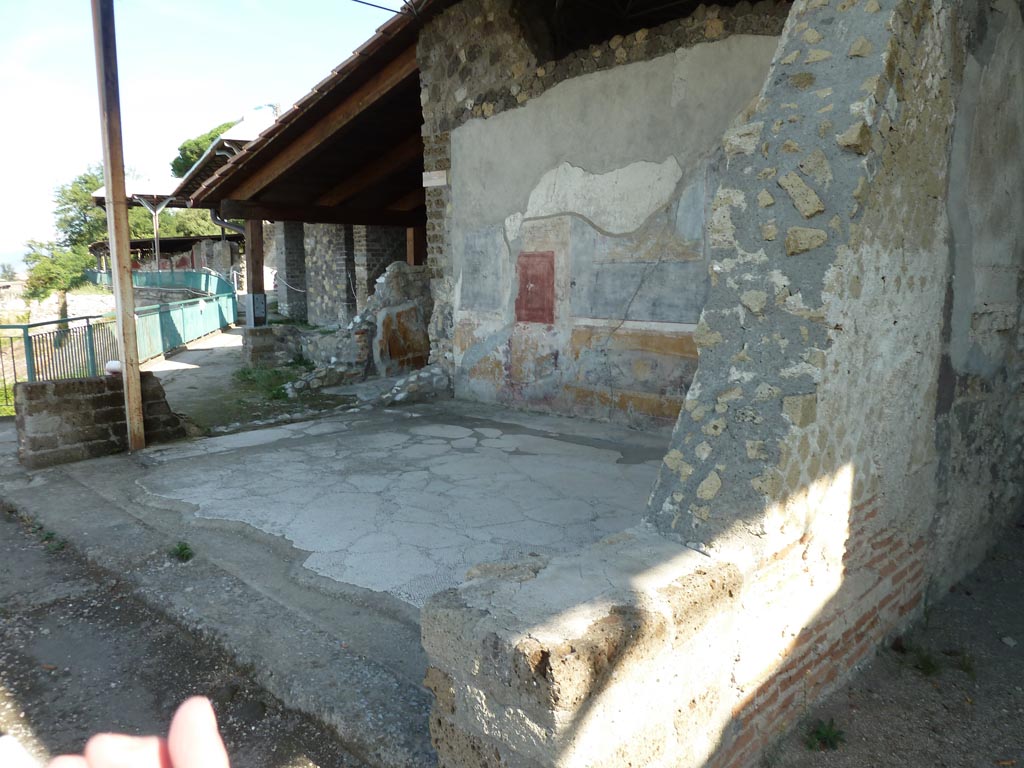 Stabiae, Villa Arianna, September 2015. Room 42, looking south-east from tablinum, room 18.