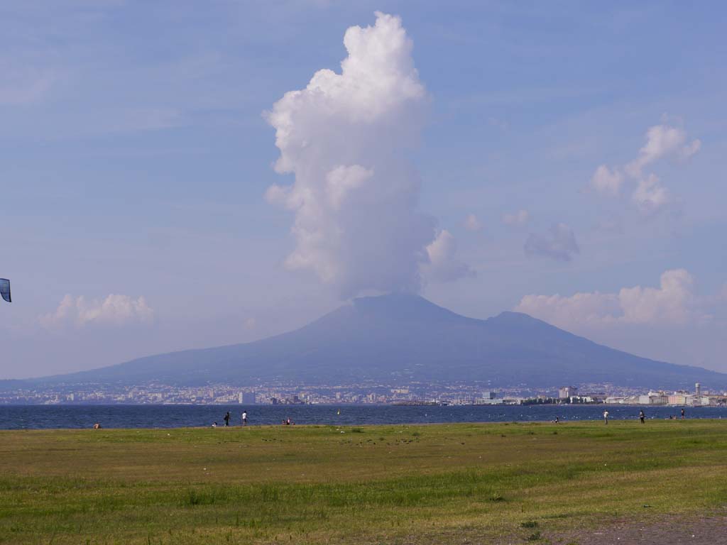 Vesuvius, September 2018. Photographed from Castellamare di Stabia.
Foto Anne Kleineberg, ERC Grant 681269 DÉCOR.
