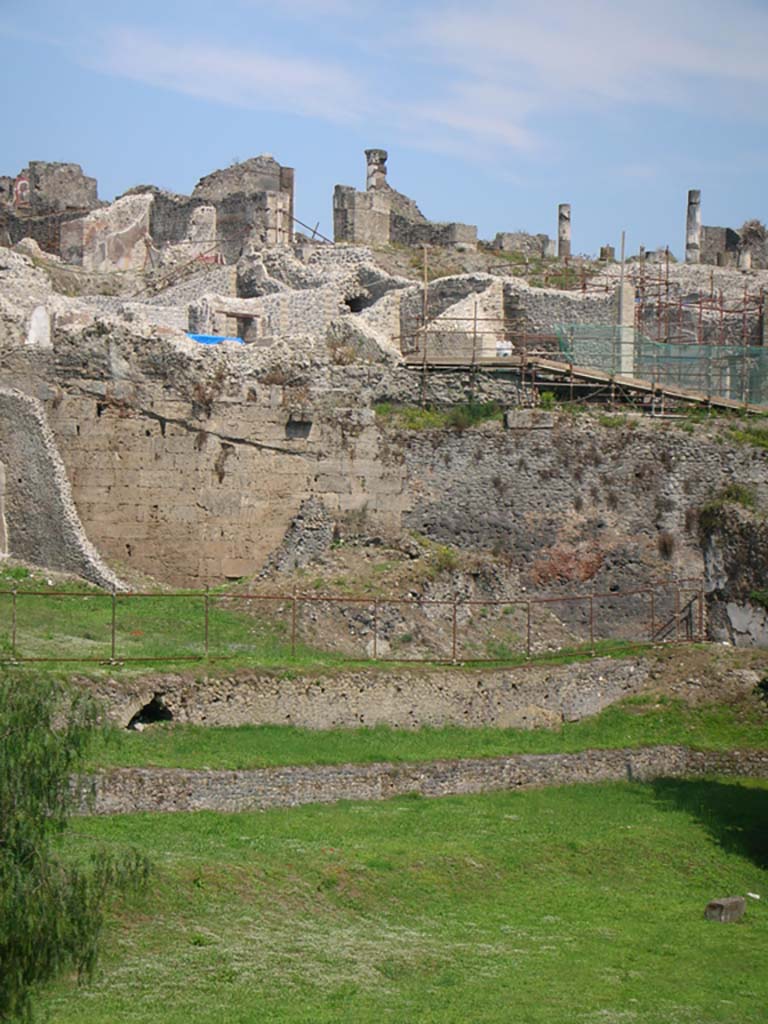 Walls on west side of Pompeii. May 2010. Detail. Photo courtesy of Ivo van der Graaff.