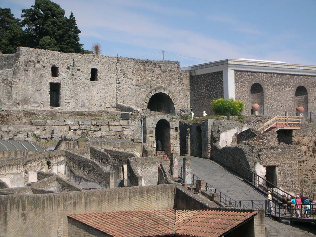 Walls on west side of Pompeii. May 2011. 
Looking south-east towards Marine Gate, in centre, with City Walls, on left and right, of it. Photo courtesy of Ivo van der Graaff.
